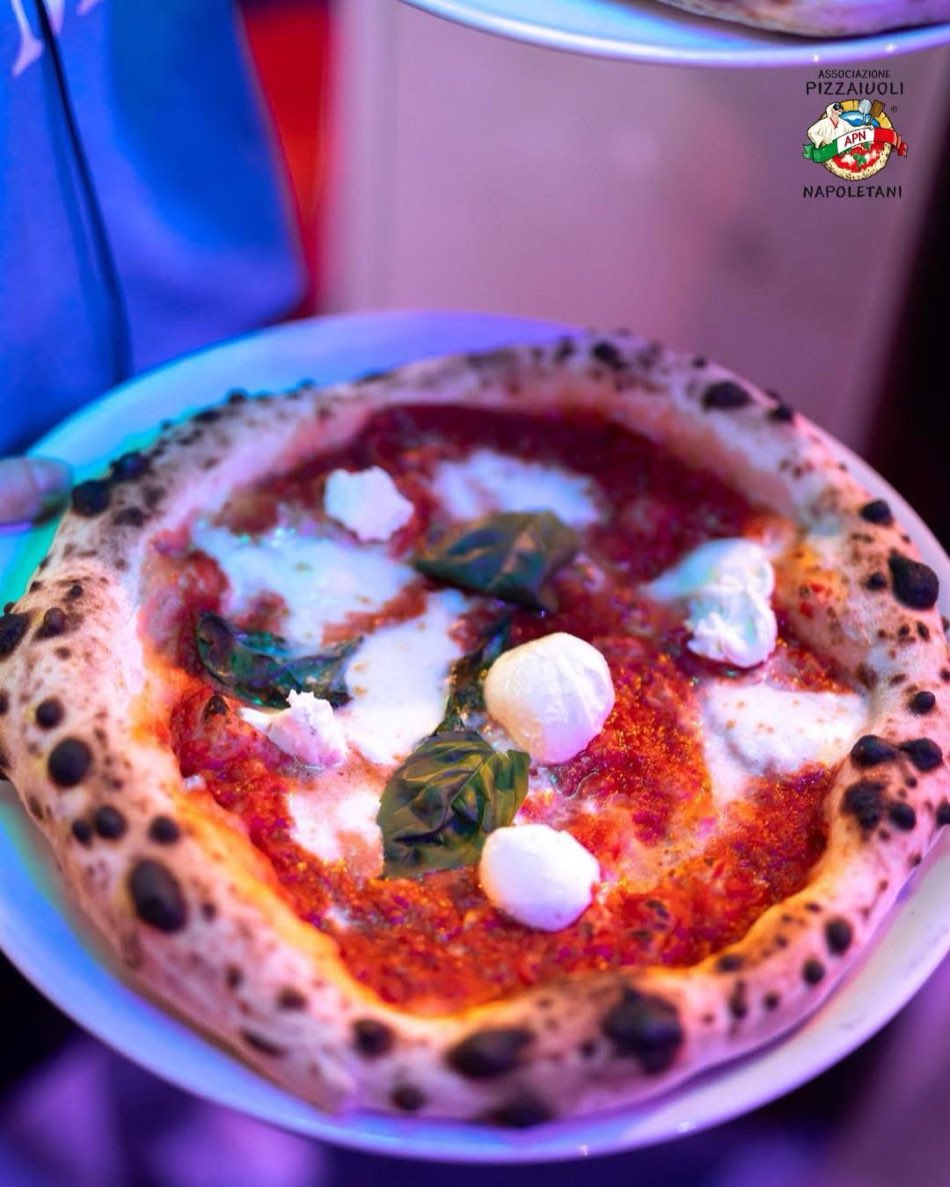 La margherita con bufala appena sfornata