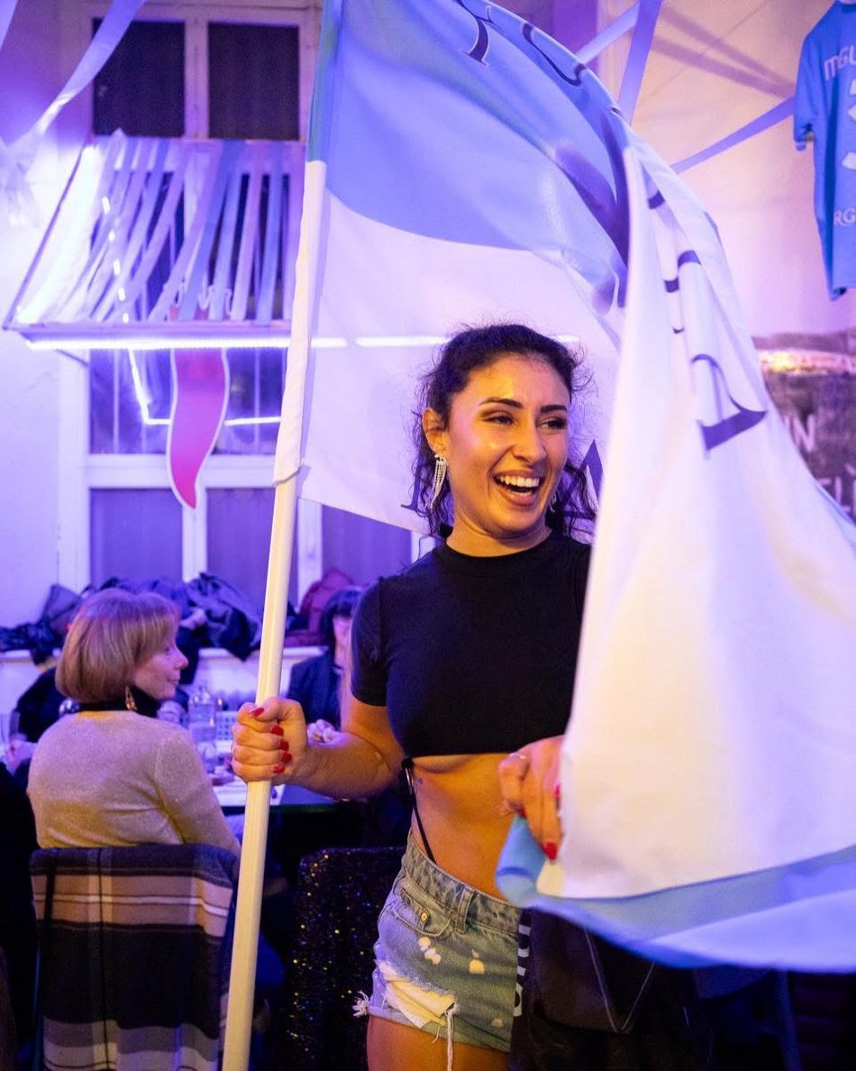 Un brindisi durante la serata