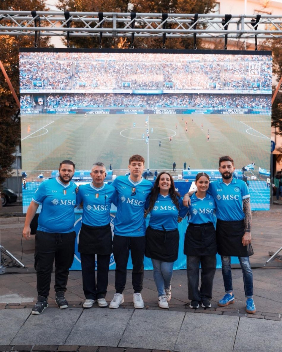 Lo staff di 081 al completo