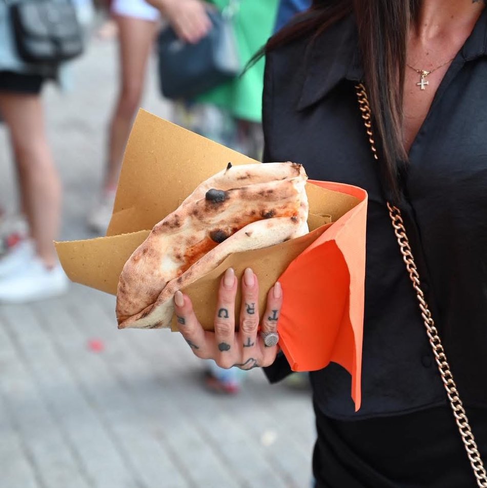 La pizza a portafoglio da passeggio