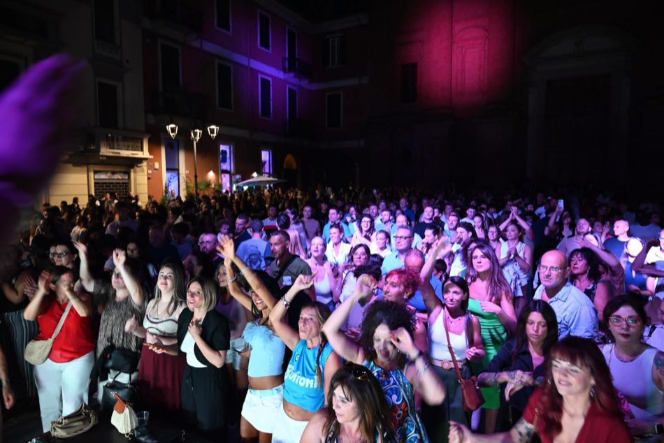 Il pubblico della piazzetta durante un evento