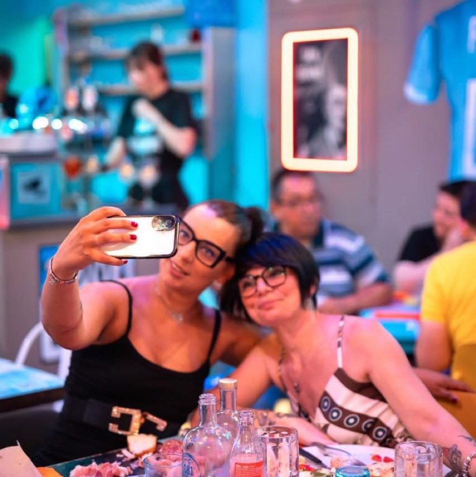 Un selfie ricordo con gli amici