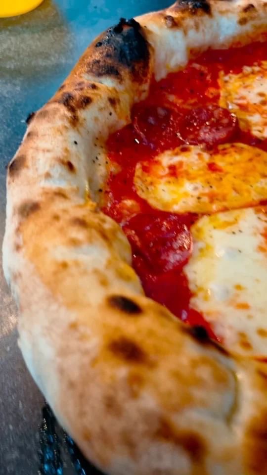Pizza O Vesuvio con salame piccante